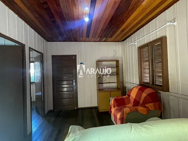 Casa com 250m² 3 quartos e 2 banheiros, para alugar, no bairro Gravatá em Navegantes