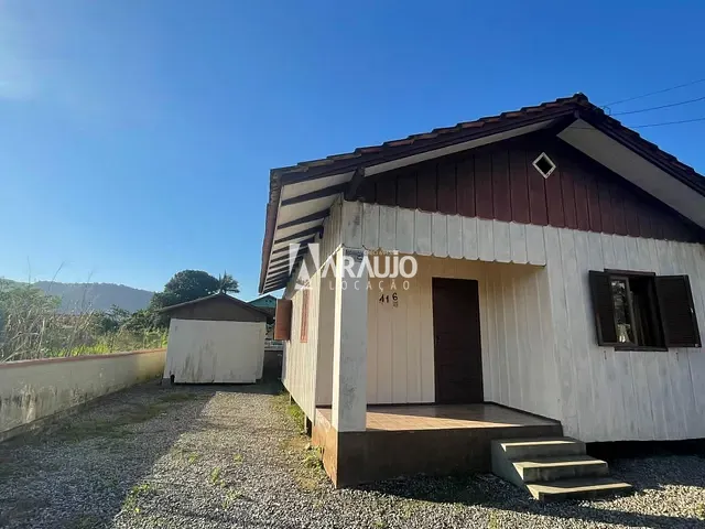 Casa com 250m² 3 quartos e 2 banheiros, para alugar, no bairro Gravatá em Navegantes