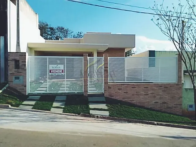 Casa com 250m² 3 quartos e 1 banheiro, à venda, no bairro Residencial Jardim Ipê em Piracaia