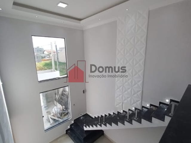 Casa com 176m², à venda, no bairro Loteamento Residencial e Comercial Flamboyant em Pindamonhangaba
