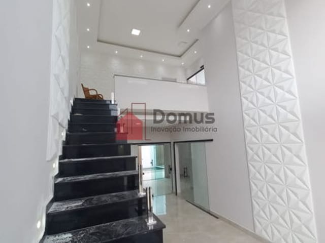 Casa com 176m², à venda, no bairro Loteamento Residencial e Comercial Flamboyant em Pindamonhangaba