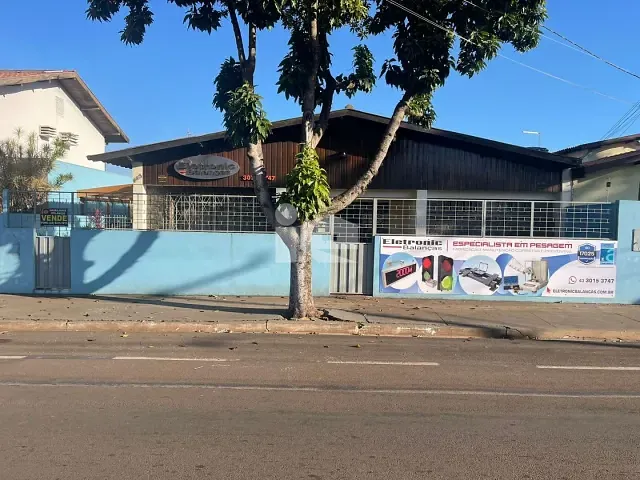 Casa com 634m², à venda, no bairro Centro em Rolândia