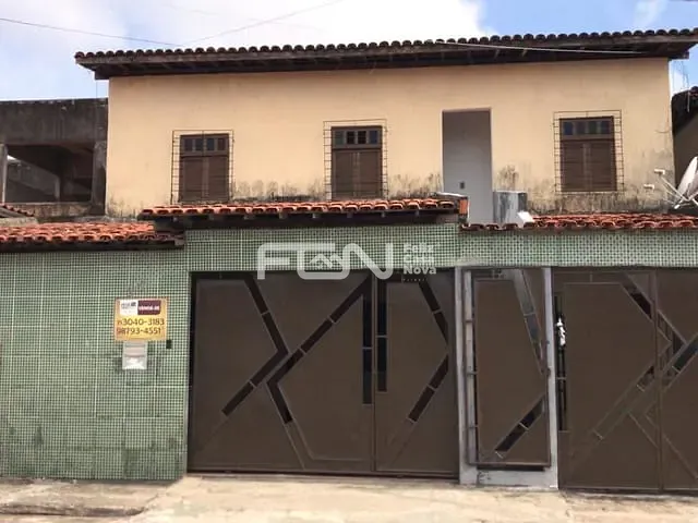 Casa com 300m², à venda, no bairro Camaçari de Dentro em Camaçari