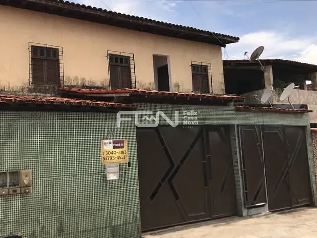 Casa com 300m², à venda, no bairro Camaçari de Dentro em Camaçari