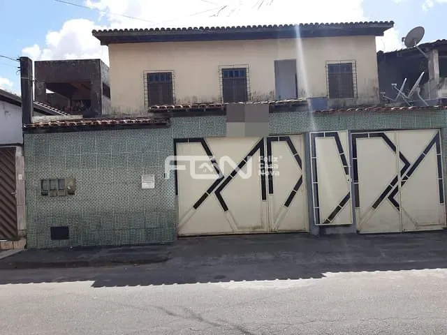 Casa com 300m², à venda, no bairro Camaçari de Dentro em Camaçari