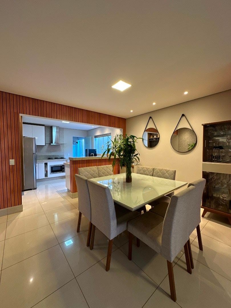 Casa, 3 quartos, 218 m² - Foto 1