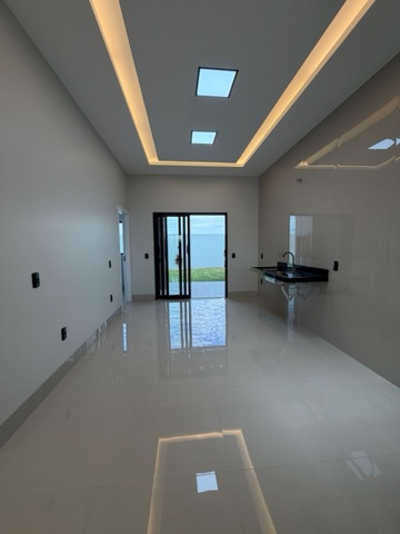 Casa com 250m² 3 quartos e 2 banheiros, à venda, no bairro Residencial Veneza em Nova Mutum