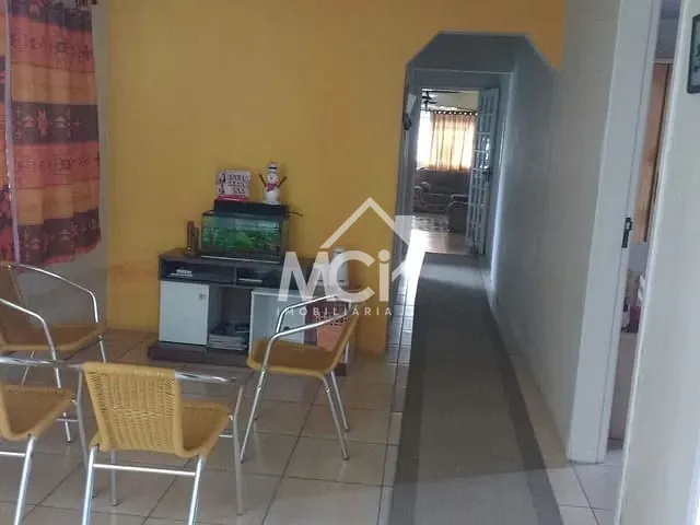 Casa com 152m² 4 quartos e 2 banheiros, à venda, no bairro Areal em Pelotas