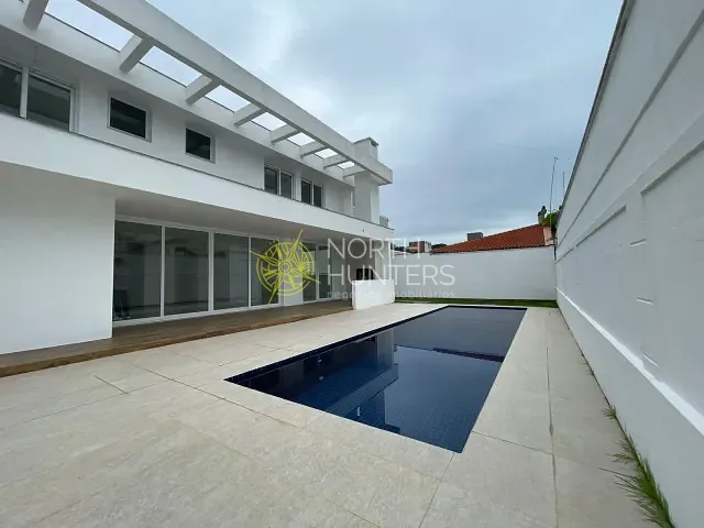 Casa com 600m² 4 quartos e 5 banheiros, à venda, no bairro Jurerê Internacional em Florianópolis