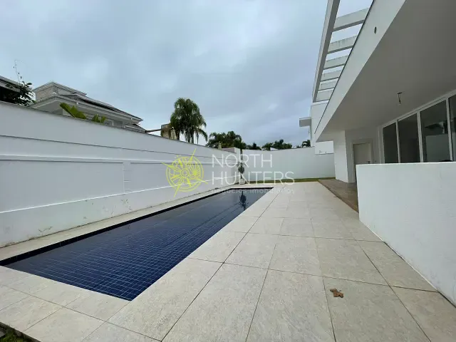 Casa com 600m² 4 quartos e 5 banheiros, à venda, no bairro Jurerê Internacional em Florianópolis