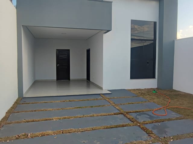Casa com 300m² 3 quartos e 2 banheiros, à venda, no bairro Jardim Celeste em Sinop