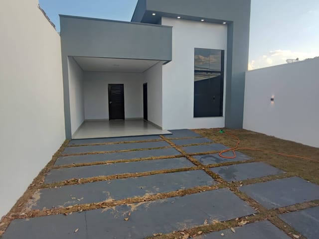 Casa com 300m² 3 quartos e 2 banheiros, à venda, no bairro Jardim Celeste em Sinop