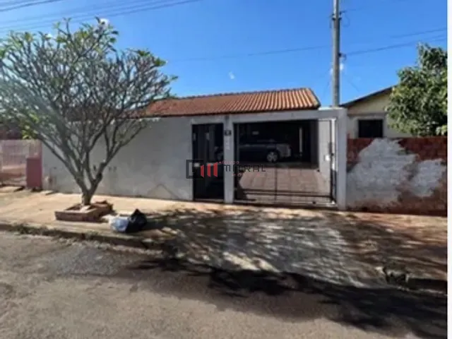 Casa 3 quartos e 2 banheiros, à venda, no bairro Armindo Guazzi em Londrina