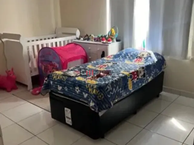 Casa 3 quartos e 2 banheiros, à venda, no bairro Armindo Guazzi em Londrina