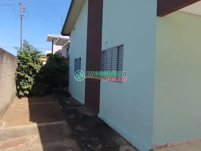 Casa 3 quartos e 1 banheiro, para alugar, no bairro Centro em Canarana
