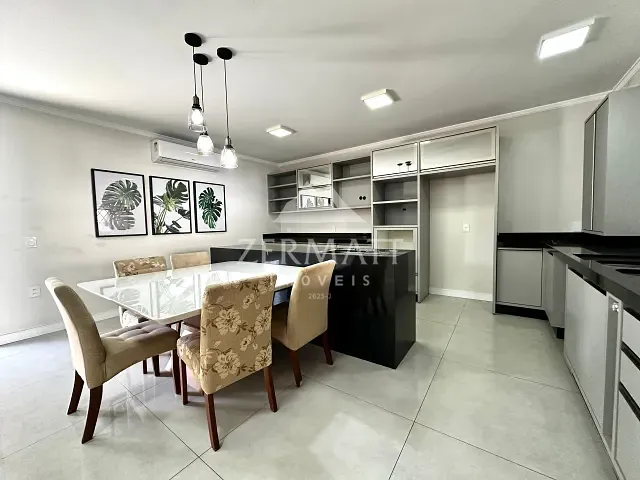 Casa com 540m² 4 quartos e 5 banheiros, à venda, no bairro Vila Nova em Blumenau