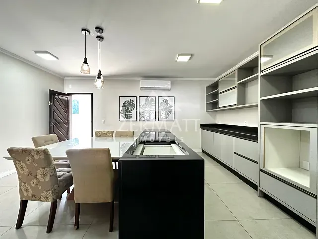 Casa com 540m² 4 quartos e 5 banheiros, à venda, no bairro Vila Nova em Blumenau
