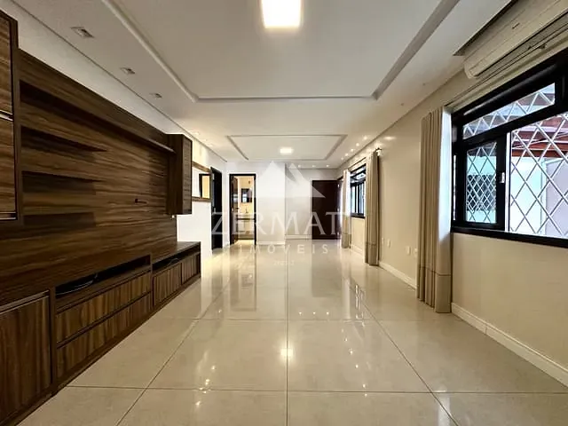 Casa com 540m² 4 quartos e 5 banheiros, à venda, no bairro Vila Nova em Blumenau