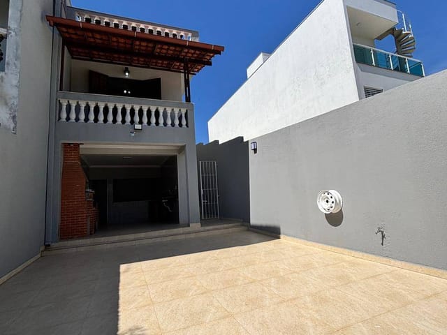 Casa 3 quartos e 3 banheiros, à venda, no bairro Conjunto Habitacional Ana Paula em Mogi das Cruzes