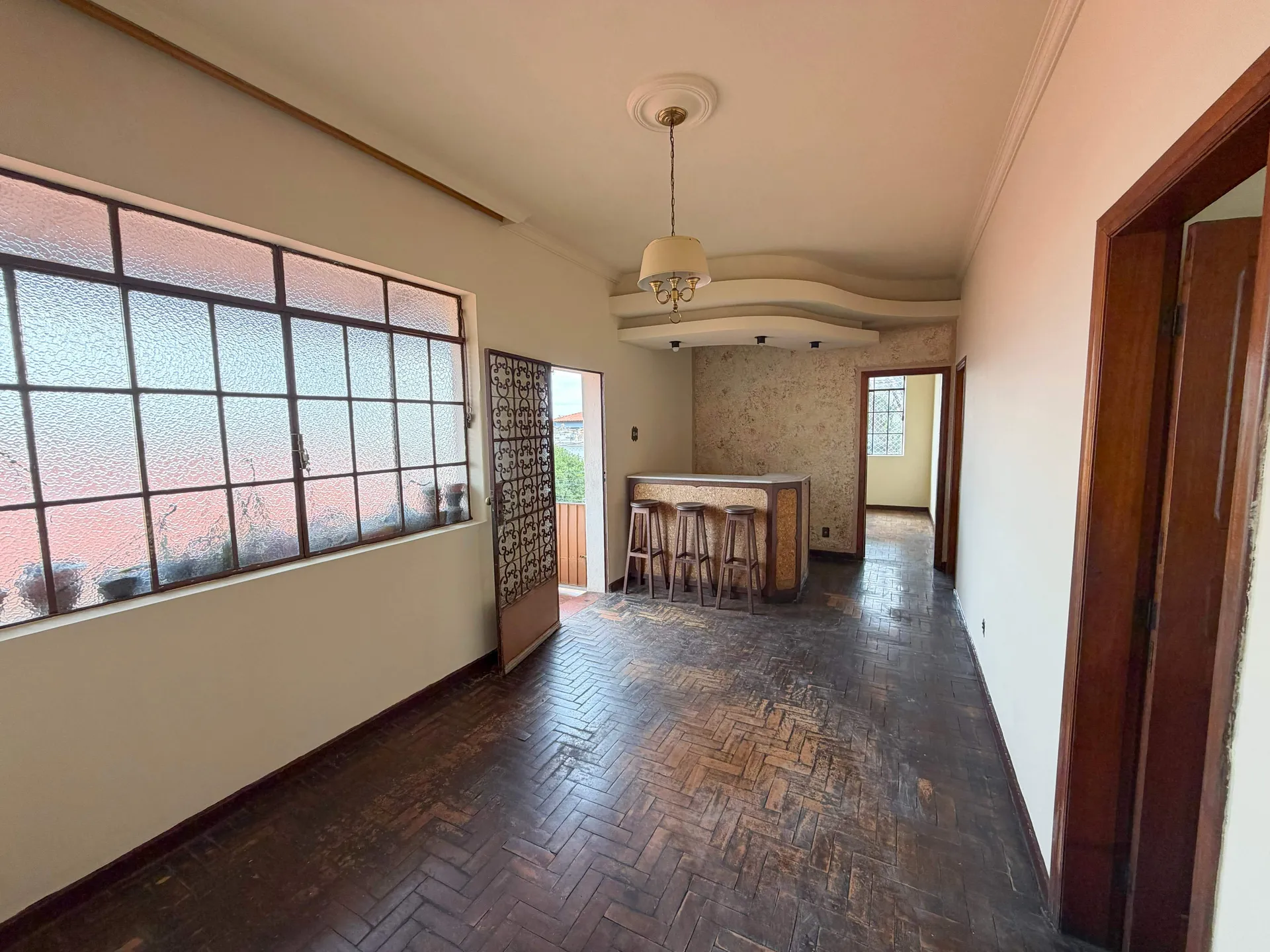 Casa para Alugar com 4 Quartos, Suíte e 1 Vaga no Bairro Carlos Prates em Belo Horizonte/MG