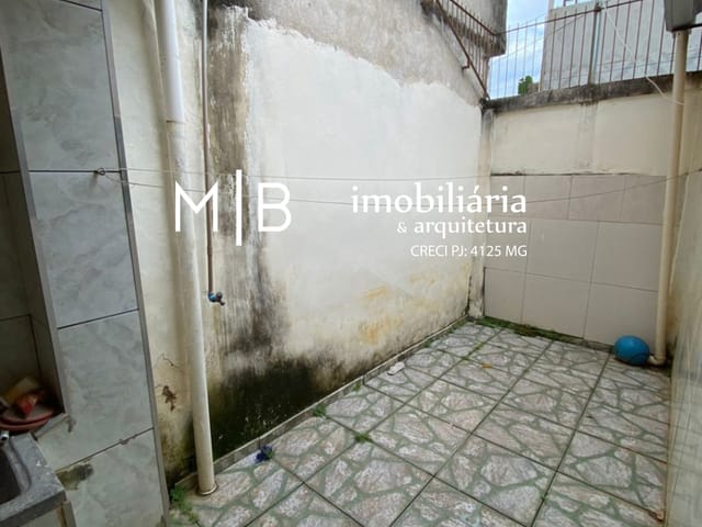 Casa 2 quartos e 1 banheiro, à venda, no bairro CENTRO em CATAGUASES