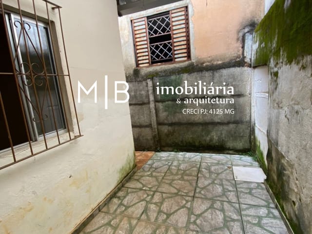 Casa 2 quartos e 1 banheiro, à venda, no bairro CENTRO em CATAGUASES