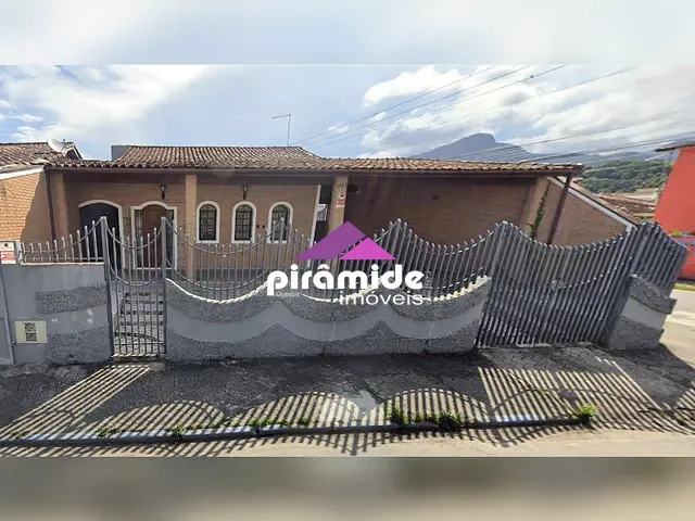 Casa 4 quartos e 3 banheiros, à venda ou para alugar, no bairro Centro em Caraguatatuba