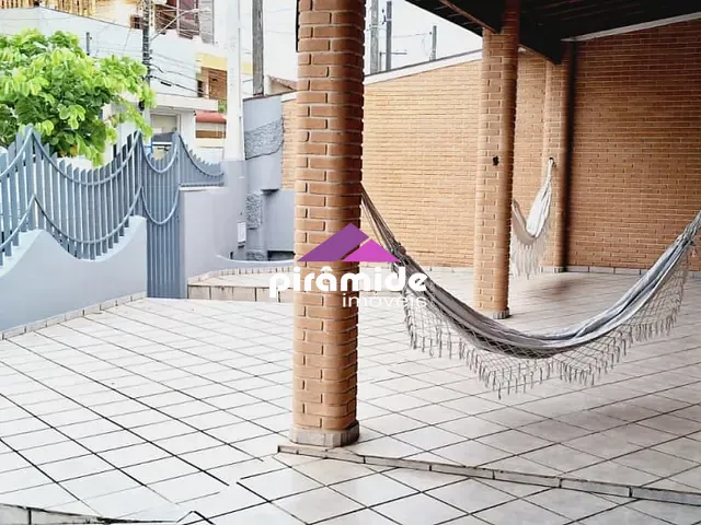 Casa 4 quartos e 3 banheiros, à venda ou para alugar, no bairro Centro em Caraguatatuba