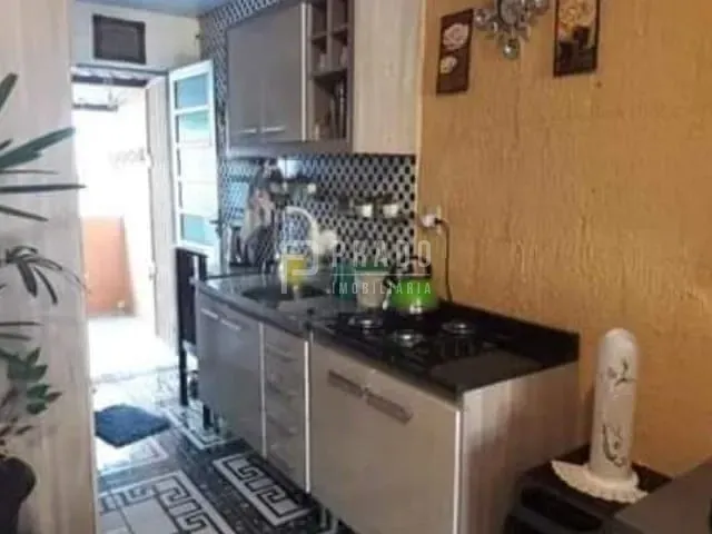 Casa 2 quartos e 1 banheiro, à venda, no bairro Três Vendas em Avenida Fernando Osório