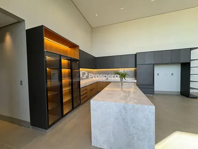 Casa com 490m² 3 quartos e 5 banheiros, à venda, no bairro Residencial Anaville em Anápolis