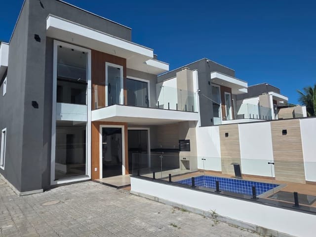 Casa 4 quartos e 2 banheiros, à venda, no bairro Colinas em Rio das Ostras