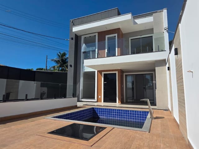 Casa 4 quartos e 2 banheiros, à venda, no bairro Colinas em Rio das Ostras