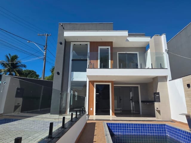 Casa 4 quartos e 2 banheiros, à venda, no bairro Colinas em Rio das Ostras
