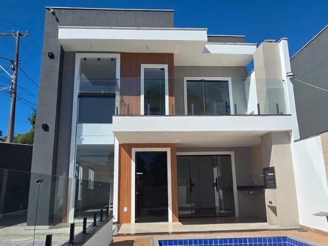 Casa 4 quartos e 2 banheiros, à venda, no bairro Colinas em Rio das Ostras