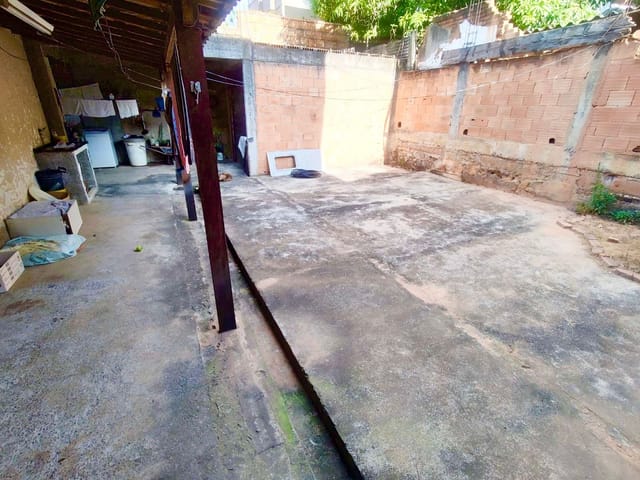 Casa com 300m² 4 quartos e 1 banheiro, à venda, no bairro Santa Amélia em Belo Horizonte
