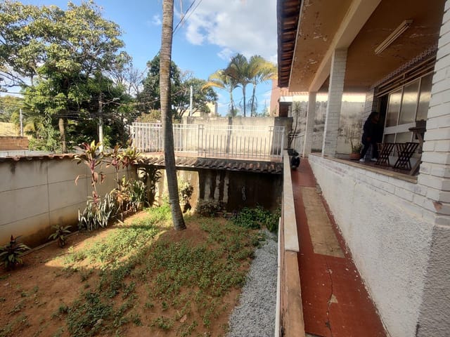 Casa com 300m² 4 quartos e 1 banheiro, à venda, no bairro Santa Amélia em Belo Horizonte