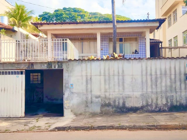 Casa com 300m² 4 quartos e 1 banheiro, à venda, no bairro Santa Amélia em Belo Horizonte