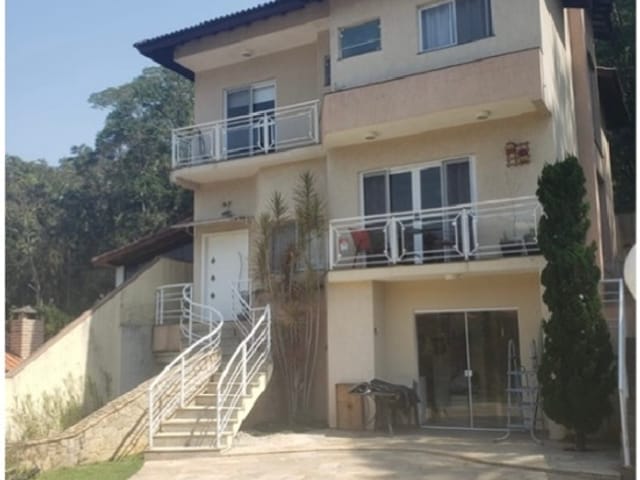 Casa 4 quartos e 6 banheiros, à venda ou para alugar, no bairro Vila Uberabinha em São Paulo