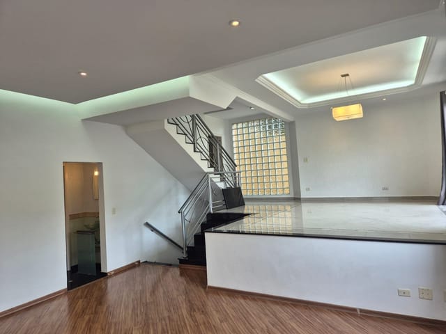 Casa 4 quartos e 6 banheiros, à venda ou para alugar, no bairro Vila Uberabinha em São Paulo