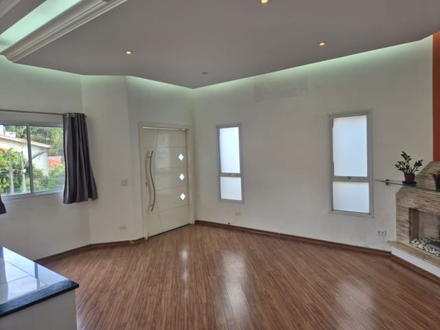 Casa 4 quartos e 6 banheiros, à venda ou para alugar, no bairro Vila Uberabinha em São Paulo