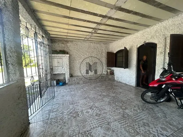 Casa com 250m² 3 quartos e 2 banheiros, à venda, no bairro Parque São Francisco em Guaratinguetá