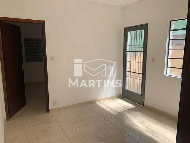 Casa 2 quartos e 1 banheiro, para alugar, no bairro Jardim Nadir em São Paulo