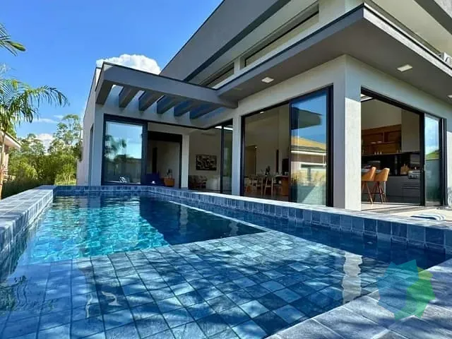 Casa com 700m² 4 quartos e 6 banheiros, à venda, no bairro Campos de Santo Antônio em Itu
