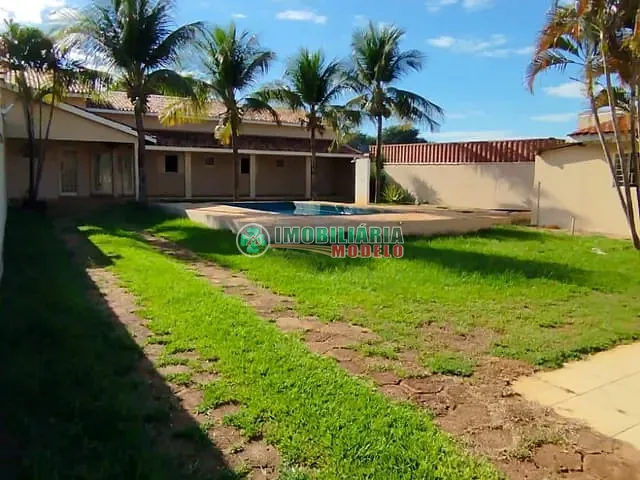 Casa 3 quartos e 2 banheiros, para alugar, no bairro Jardim Panorama em Canarana