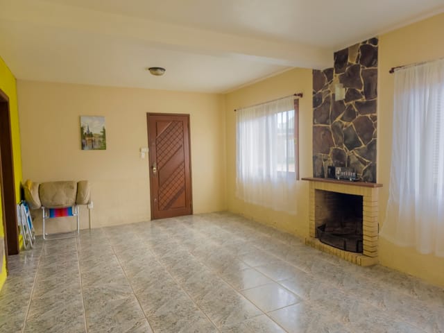Casa com 300m² 3 quartos e 3 banheiros, à venda, no bairro Areal em Pelotas