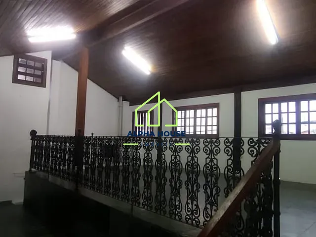 Casa com 298m² 4 quartos e 3 banheiros, para alugar, no bairro Tabaú em Pindamonhangaba