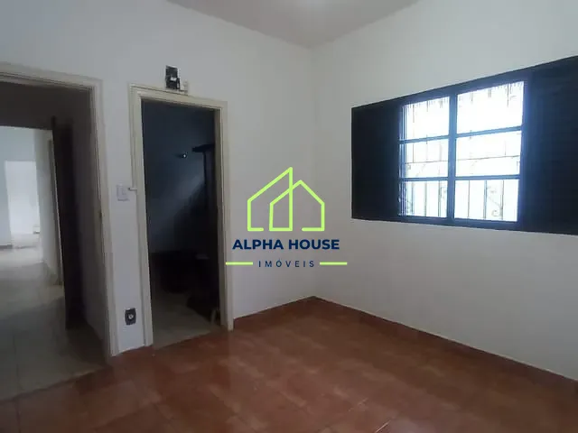 Casa com 298m² 4 quartos e 3 banheiros, para alugar, no bairro Tabaú em Pindamonhangaba
