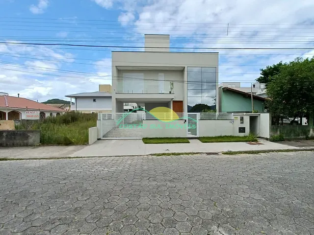 Casa 3 quartos e 4 banheiros, à venda, no bairro Campeche em Florianópolis