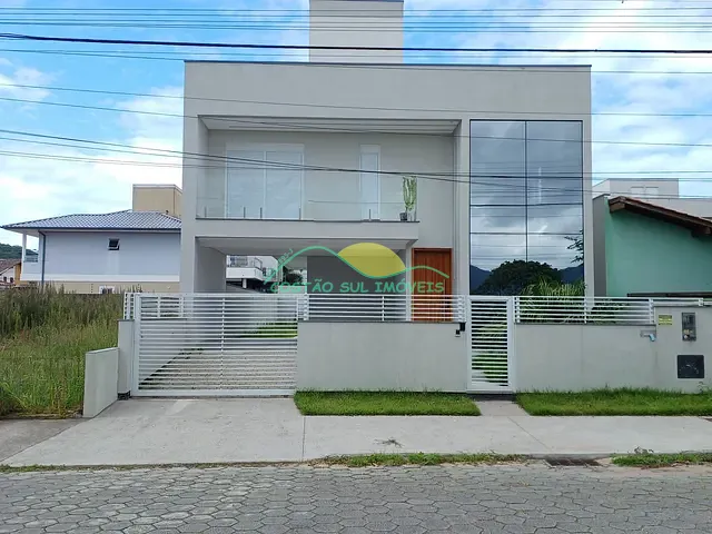 Casa 3 quartos e 4 banheiros, à venda, no bairro Campeche em Florianópolis
