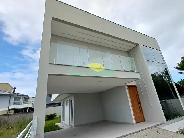 Casa 3 quartos e 4 banheiros, à venda, no bairro Campeche em Florianópolis